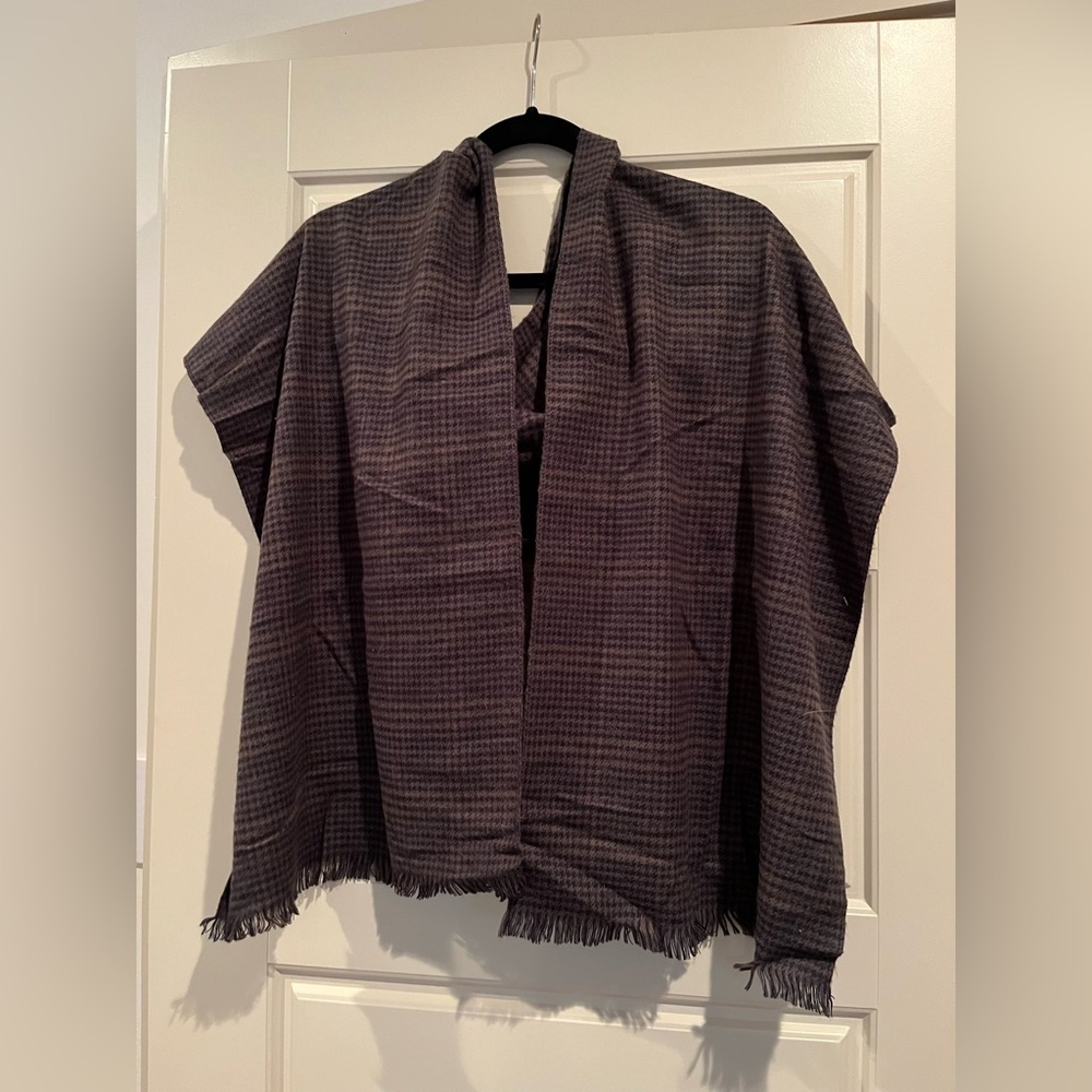 Banana Republic Black and Gray Houndstooth Scarf Game Day